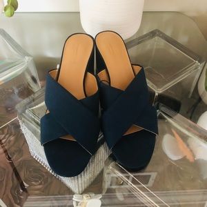 New. Banana Republic Sandals Shoes.Heels 2.5”. Size 8.